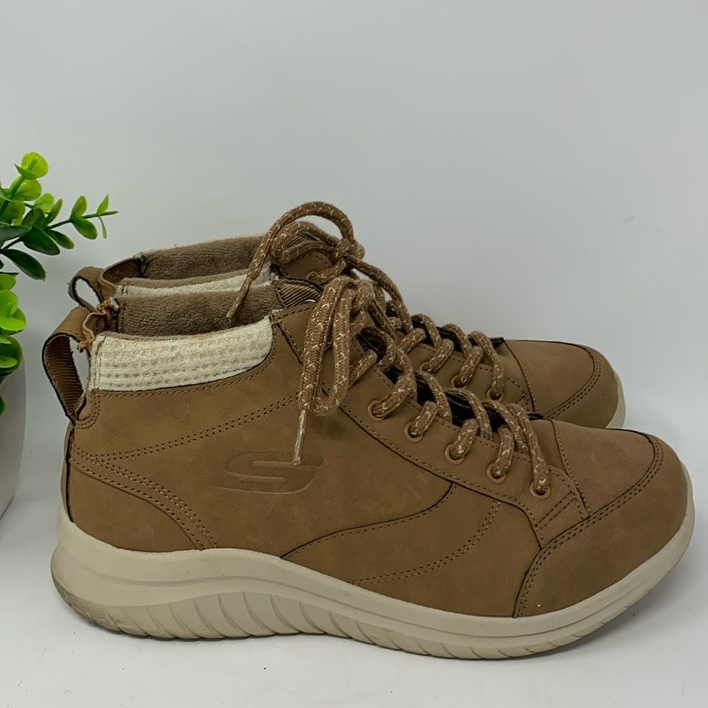 Skechers Women’s Ultra Flex 2.0 Social Crew
Women's Sneaker Booties size 10